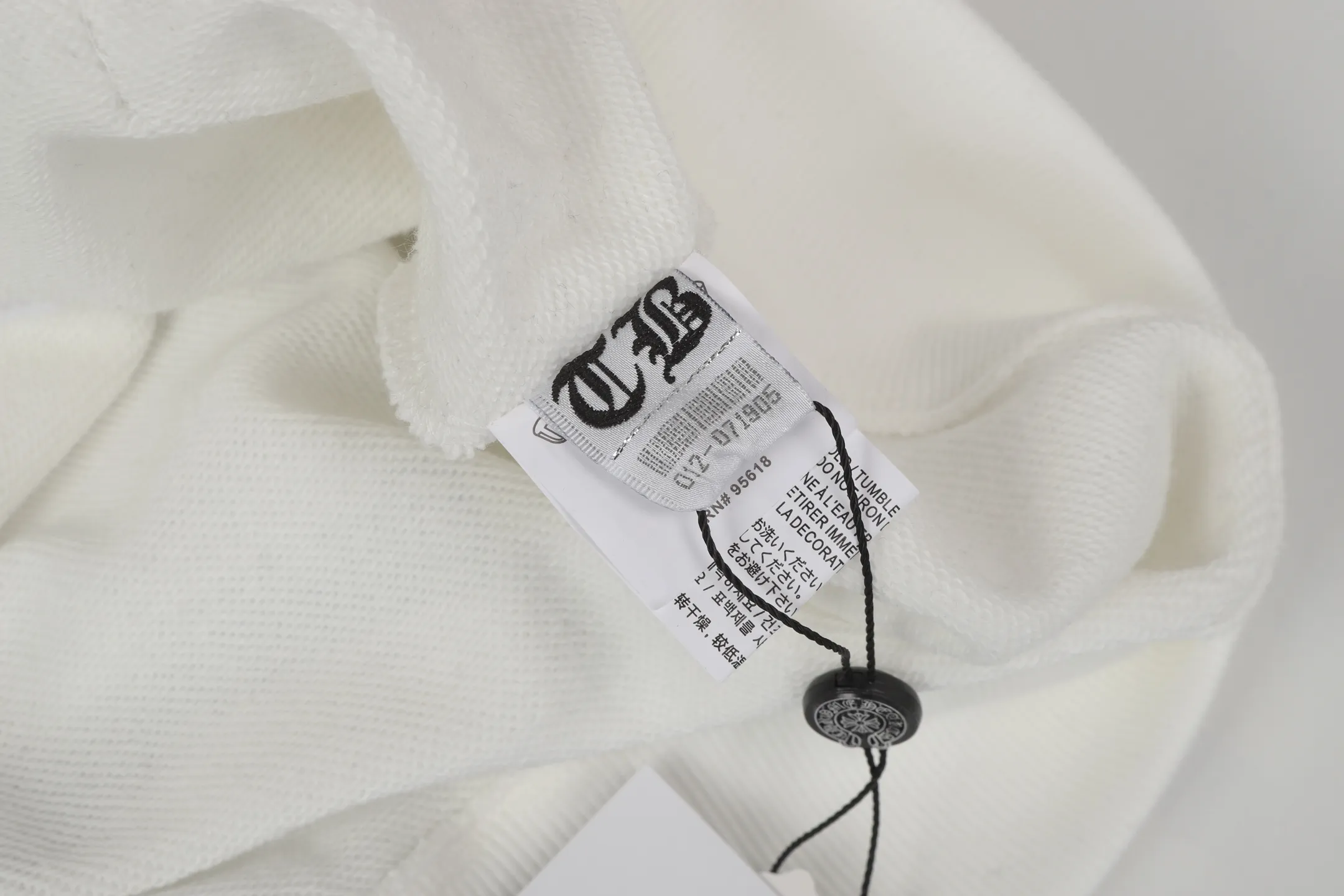 P250 cross-border model, please do not place an order if you are pursuing quality - Chrome Hearts/Chrome Hearts Colorful Cross ✝️ Printed zipper sweatshirt cardigan jacket - High weight, high density and high quality. The wool is soft, delicate and skin-friendly. It feels soft and silky. It has excellent warmth and skin-friendly properties - Custom-woven and dyed, no color difference. No matter the fabric or workmanship details, it beats the ordinary version on the market - Hardware zipper accessories are all customized, full of details - Color: black white -Size: S M L XL